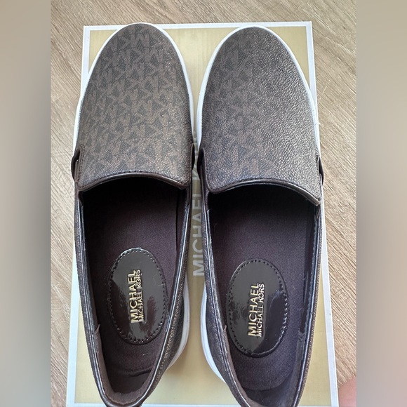 Michael Kors Slip on Shoe Size 7 1/2 in brown MK design - Picture 9 of 12